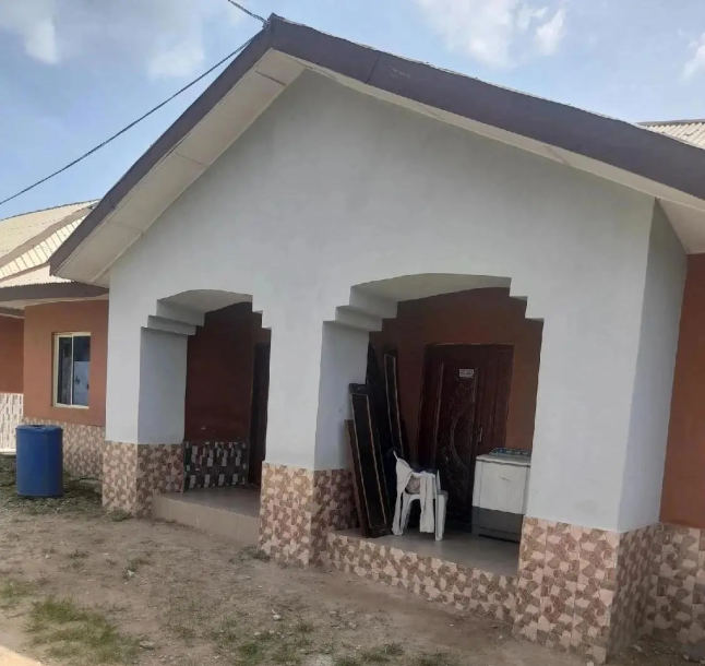 2bdrm Bungalow in Unity Estate, Akure for Sale-4