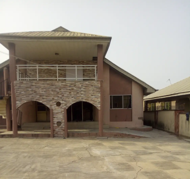 Furnished 3bdrm Bungalow in Ogo-Oluwa estate, Osogbo for Sale-3
