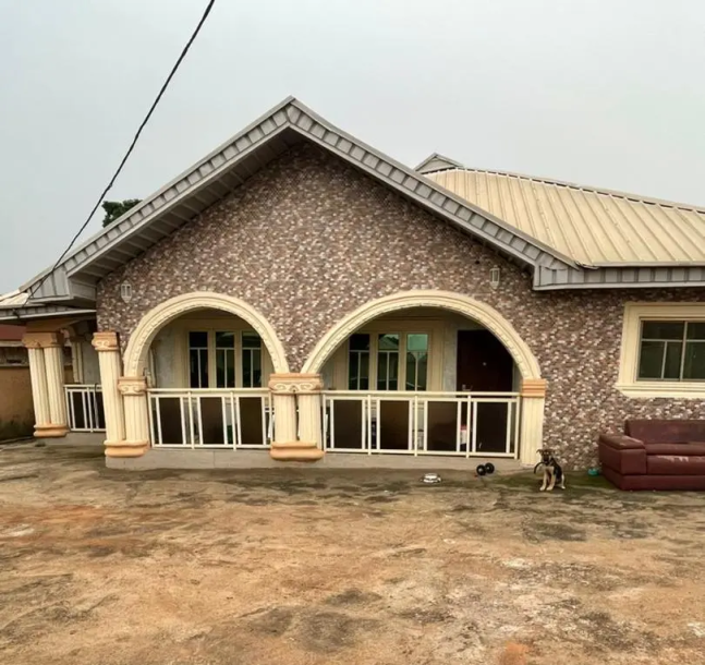 4bdrm Bungalow in Oda Road, Akure for Sale-2