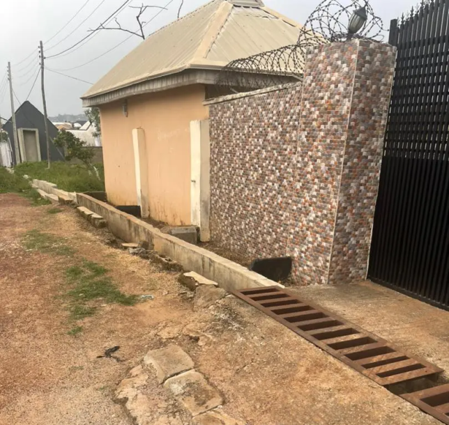 4bdrm Bungalow in Oda Road, Akure for Sale-1
