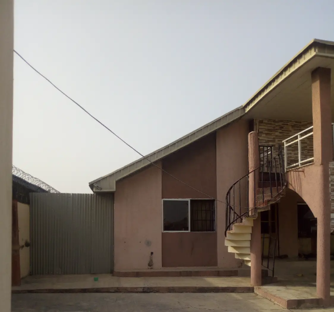 Furnished 3bdrm Bungalow in Ogo-Oluwa estate, Osogbo for Sale-1