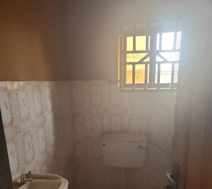 5bdrm Bungalow in Olomore Federal, Abeokuta South for Sale-1