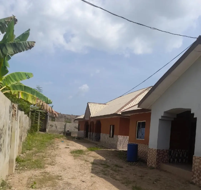 2bdrm Bungalow in Unity Estate, Akure for Sale-1