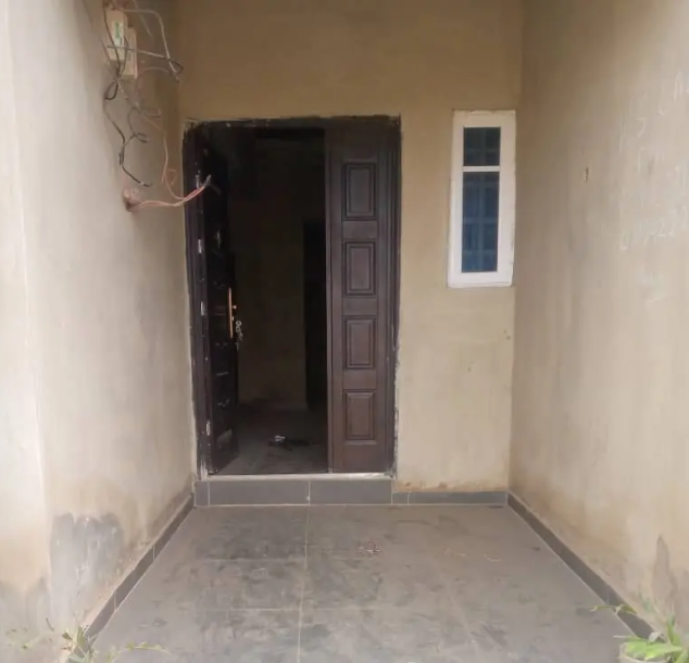 5bdrm Duplex in Arulogun Ojoo for Sale-1