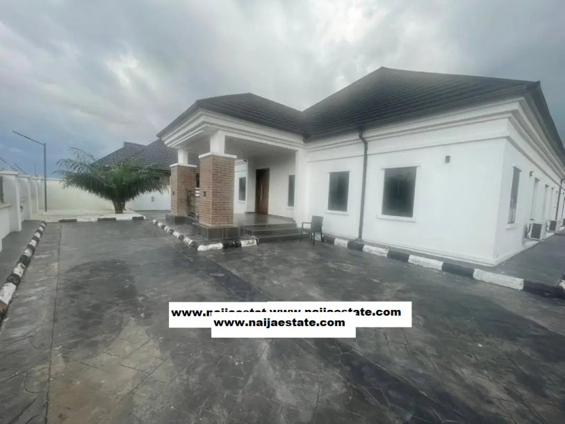 5 Bedroom Bungalow on 100ft × 100ft selling with property-1