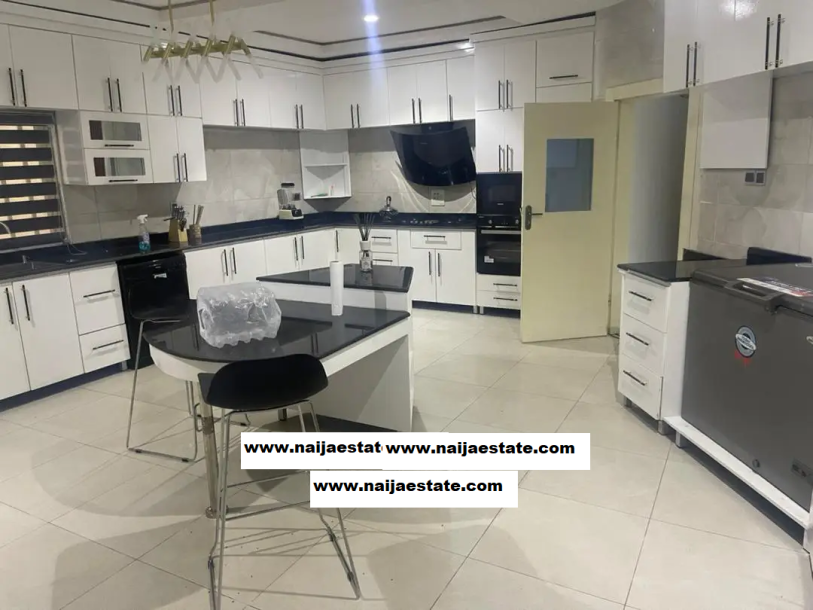 5 Bedroom Bungalow on 100ft × 100ft selling with property-4