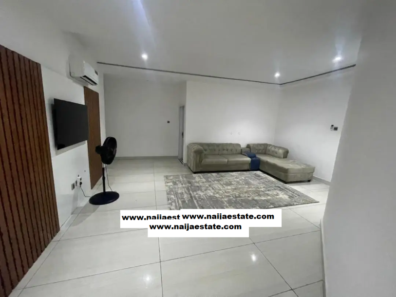 5 Bedroom Bungalow on 100ft × 100ft selling with property-2