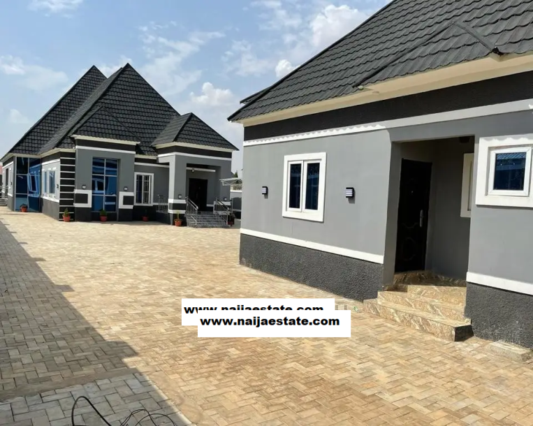 4bdrm Bungalow in Kaduna North for Sale-1
