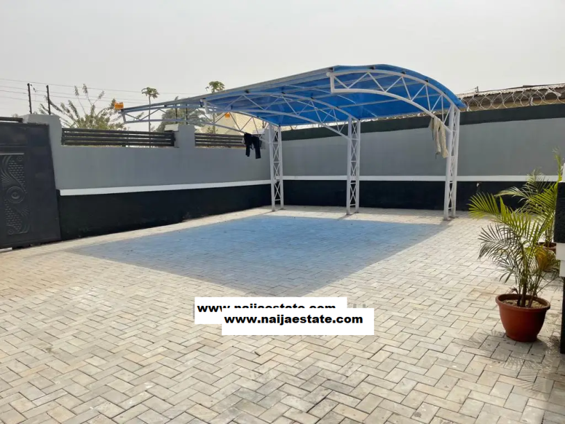 4bdrm Bungalow in Kaduna North for Sale-3