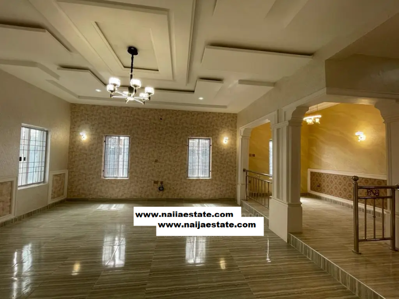 4bdrm Bungalow in Kaduna North for Sale-4