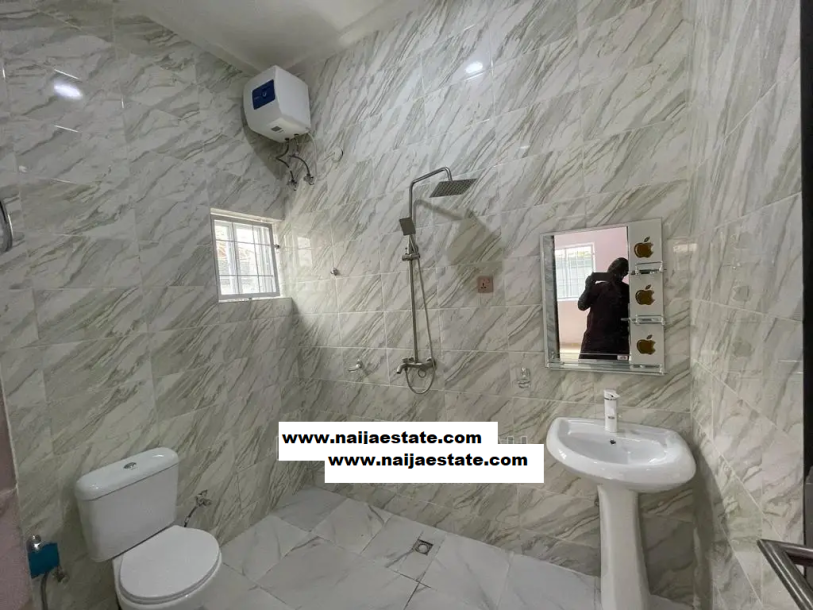4bdrm Bungalow in Kaduna North for Sale-5