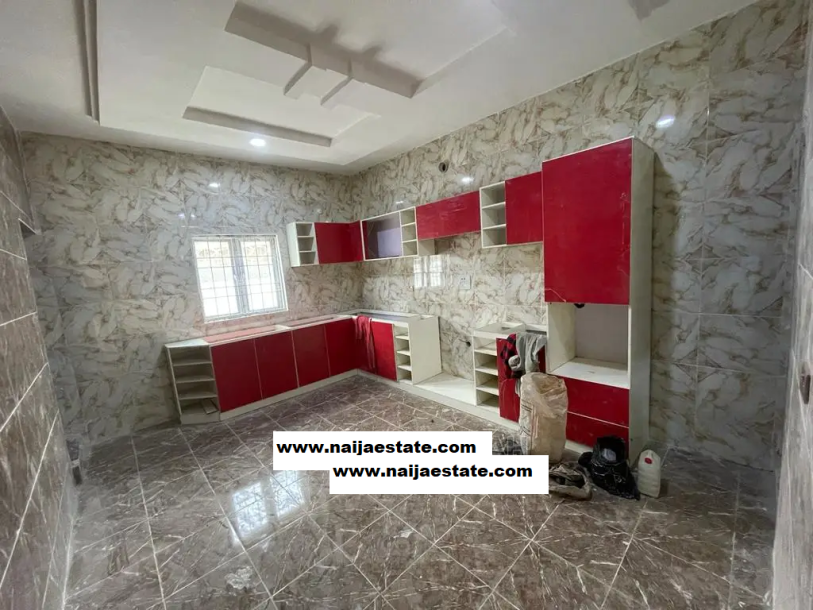 4bdrm Bungalow in Kaduna North for Sale-6