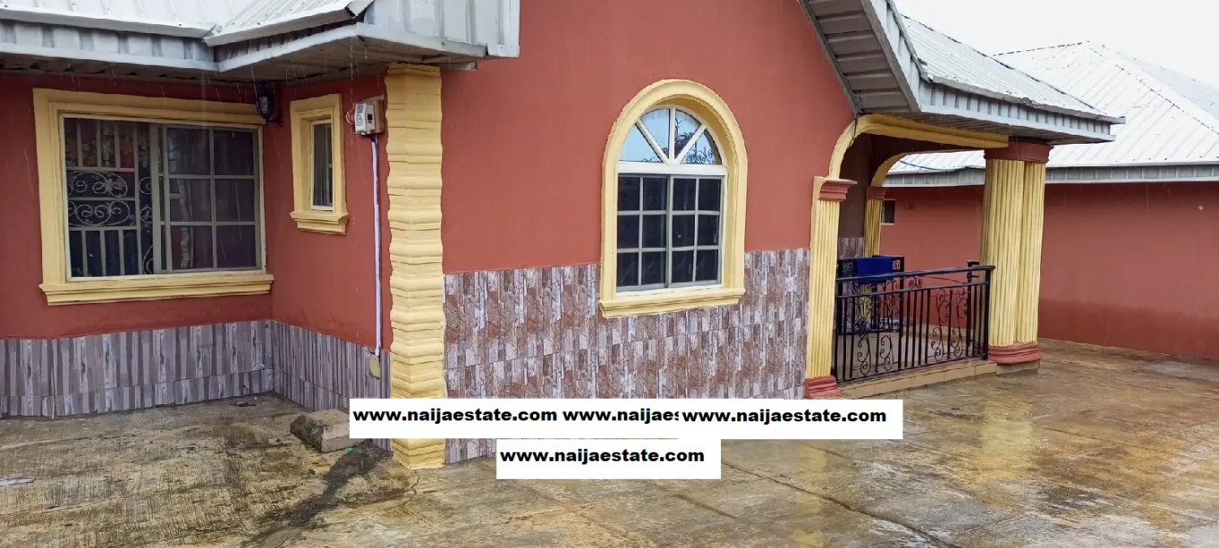 12 Rooms Self Contained HOSTEL With a Unit of 2 Bedroom Flat-0