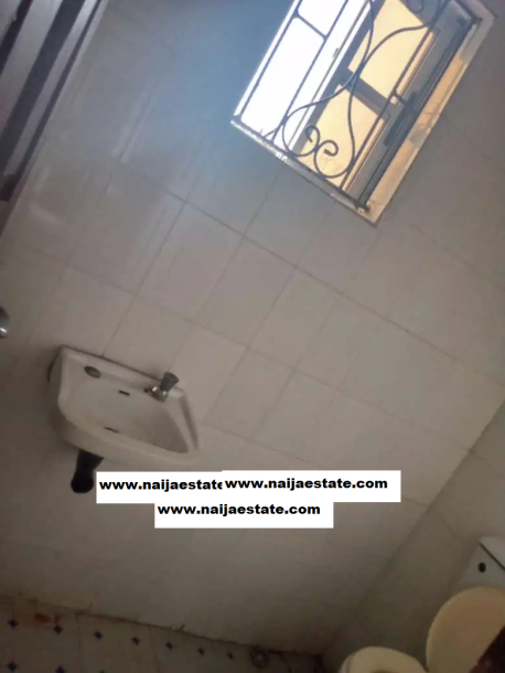 3bdrm Apartment for rent in Ibadan-5