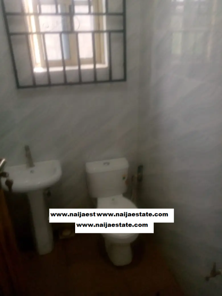 2bdrm Aparent in Akinbode Oluwo, Alakia for Rent-4