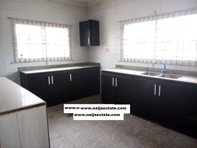 Furnished 6bdrm Apartment in Olayemi, Ayobo for Sale-3