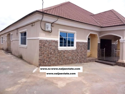 Furnished 6bdrm Apartment in Olayemi, Ayobo for Sale