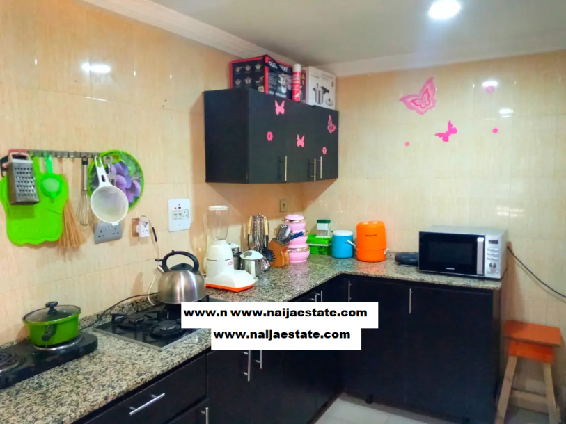 Furnished 6bdrm Block of Flats in Ajoda Estate Ojoo for Sale-4