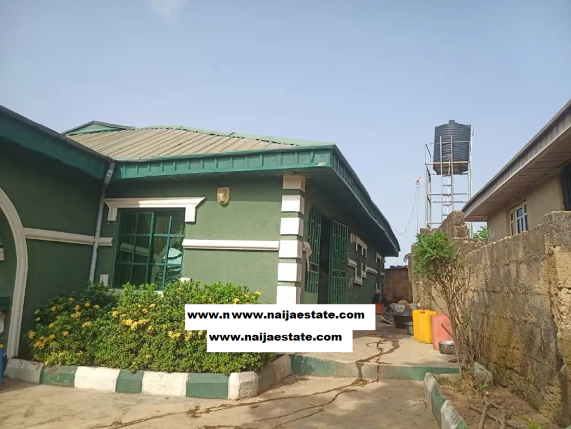 4bdrm Bungalow in Ajibode Area Ui for Sale-2