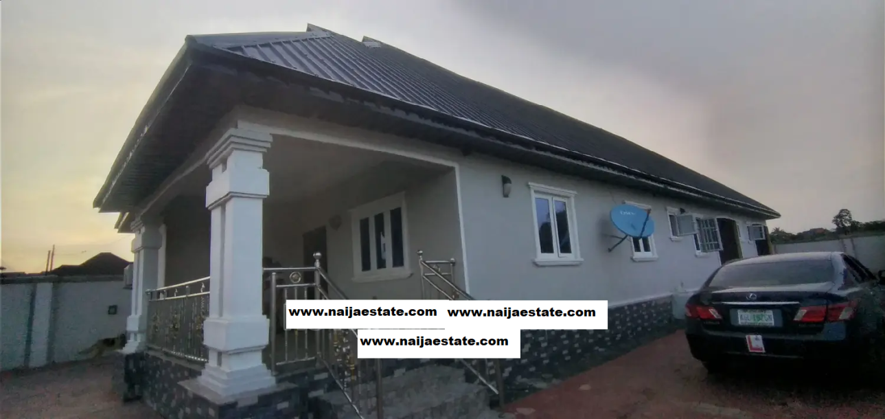3bdrm Block of Flats in Benin City for Sale-1