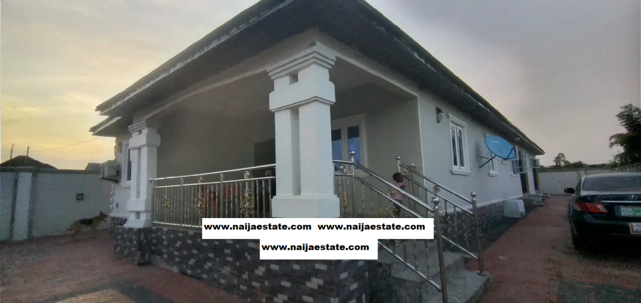 3bdrm Block of Flats in Benin City for Sale-2