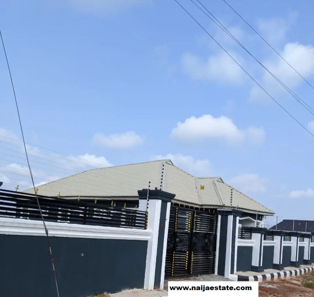 4bdrm Bungalow in Benin City for Sale-1