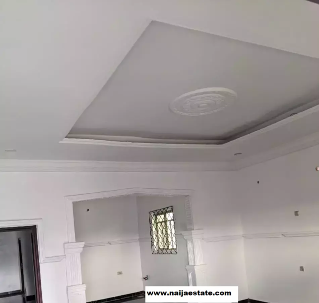 4bdrm Bungalow in Benin City for Sale-3