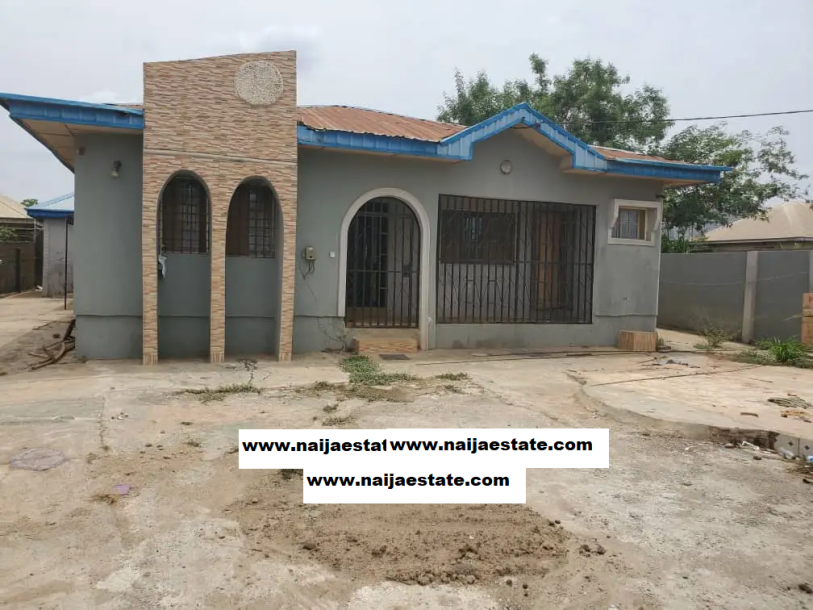 4bdrm Bungalow in Oluyole Estate for Sale-1