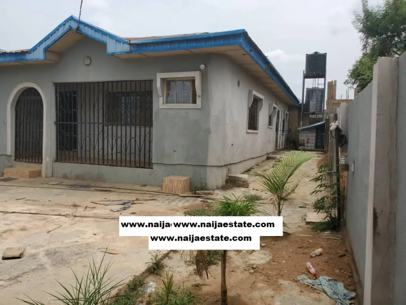 4bdrm Bungalow in Oluyole Estate for Sale-2