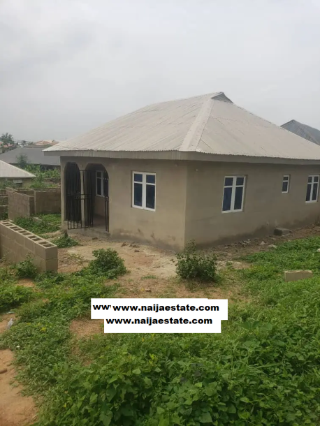 7bdrm Block of Flats in Oluwo Araba, Ibadan for Sale-1