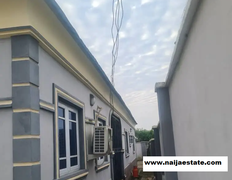 4bdrm House in Ile Tuntun, Alafara, Ologuneru for Sale-2