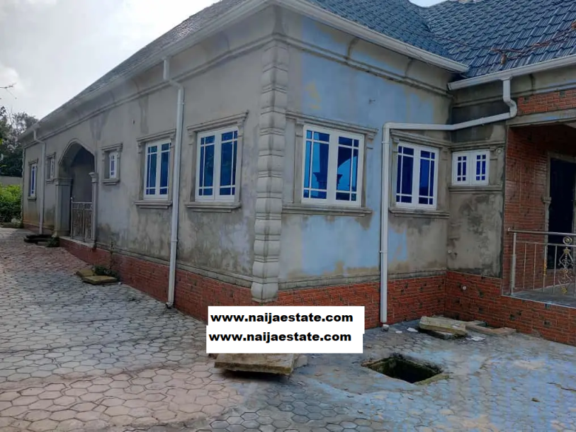 3bdrm Bungalow in Ologuneru for Sale-1