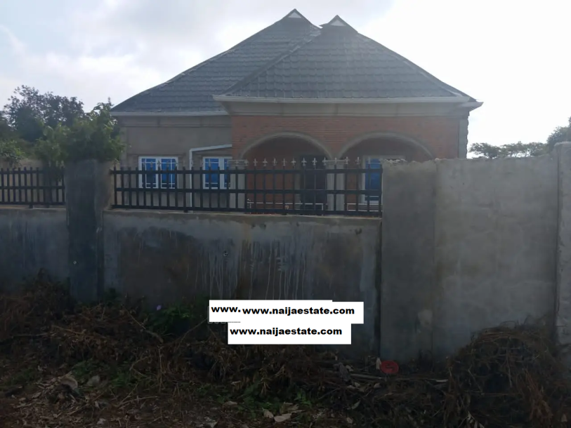3bdrm Bungalow in Ologuneru for Sale-2