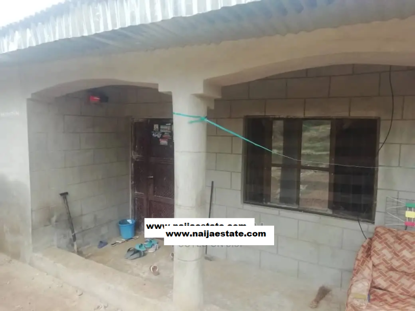 4bdrm Bungalow in New Ife Road Iyana, Alakia for Sale-1