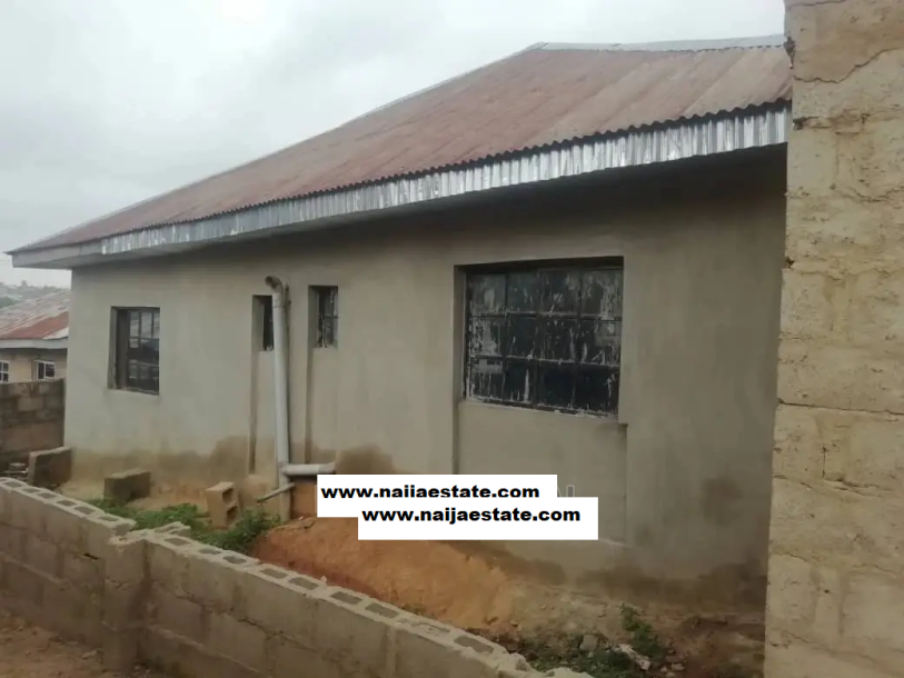 4bdrm Bungalow in New Ife Road Iyana, Alakia for Sale-2