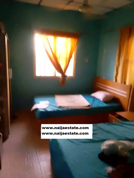 3bdrm Bungalow in Akatapa Ologuneru, Ibadan for Sale-1