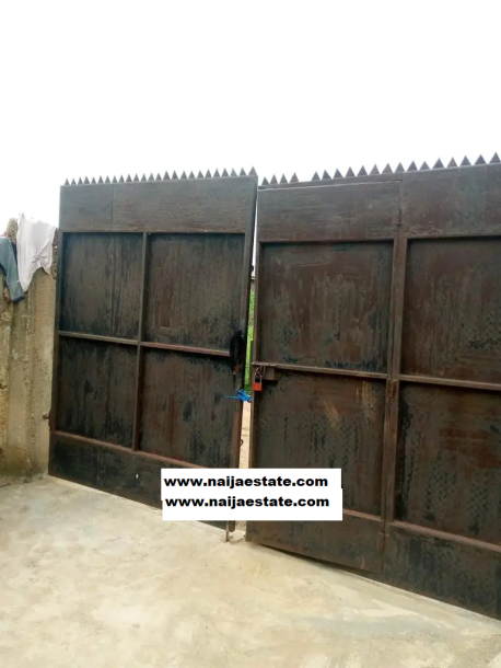 3 bedroom Bungalow in balogun area, eromu Ibadan for Sale-4