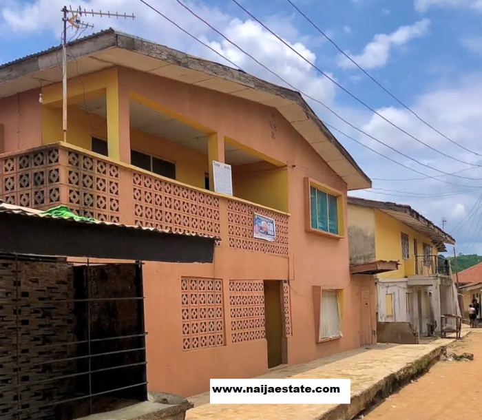 8bdrm House in Apata for Sale-2