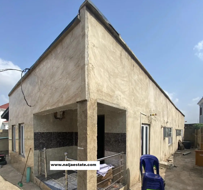 Furnished 4bdrm Bungalow in Golden Palace, Ibadan for Sale-3