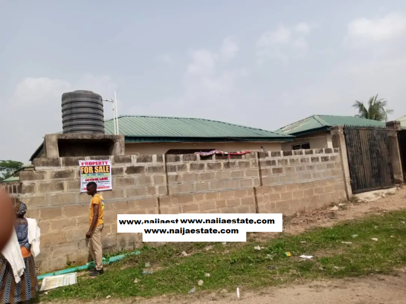 3bdrm Block of Flats in Moniya for Sale-3