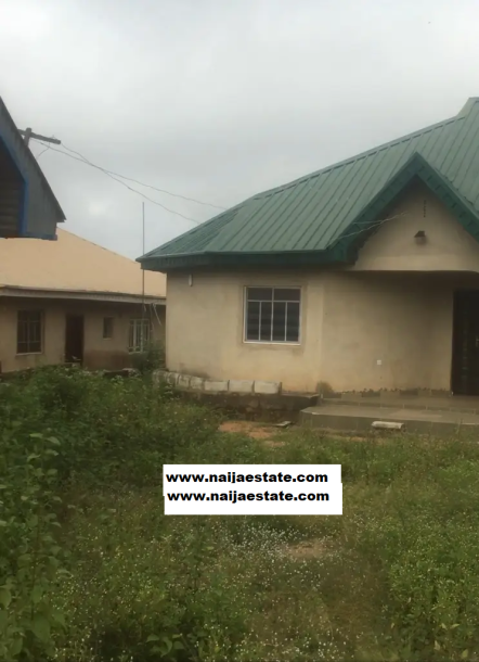 4bdrm Bungalow in Adelumo Street, Ibadan for Sale-2