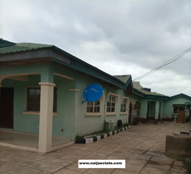 4bdrm Bungalow in Akoto Estate Elebu, Akala Express for Sale-2