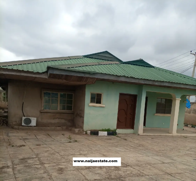 4bdrm Bungalow in Akoto Estate Elebu, Akala Express for Sale-1