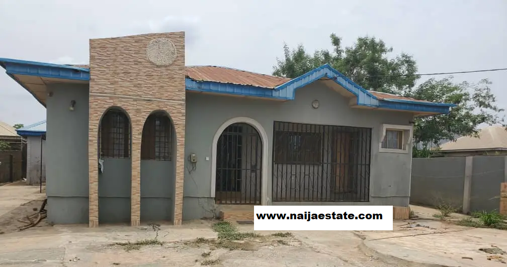 4bdrm Bungalow in Oluyole Estate for Sale-3