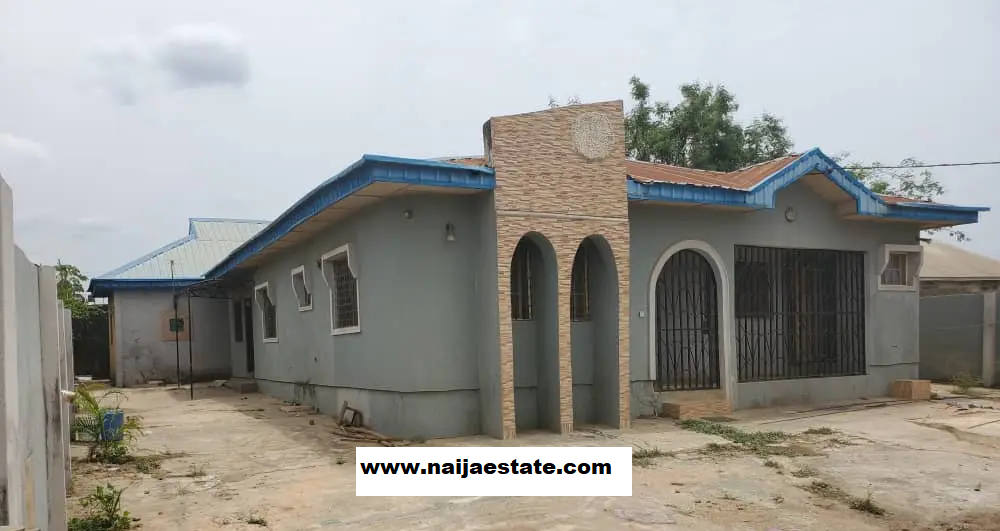 4bdrm Bungalow in Oluyole Estate for Sale-1