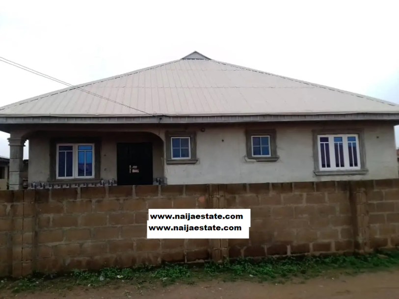 3bdrm Duplex in Akuru, Oluyole for Sale-3