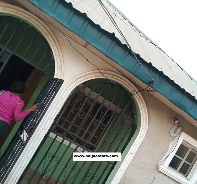 3bdrm Bungalow in Irepodun Estate, Oluyole for Sale-3
