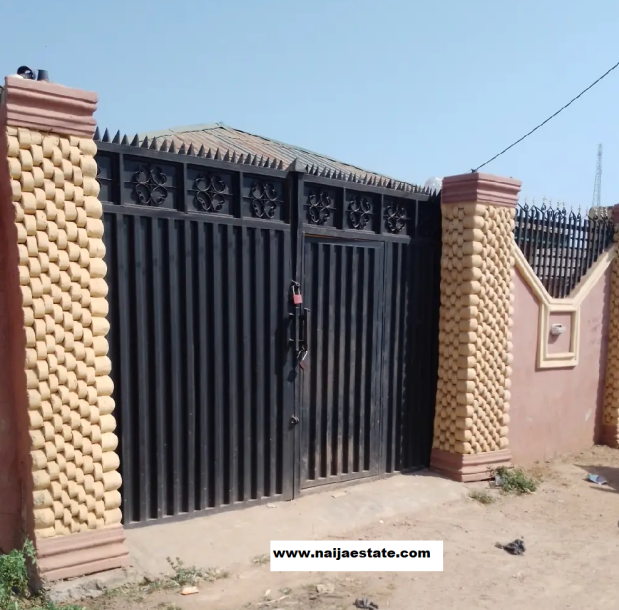 8bdrm Bungalow in Olorisa-Oko, Akinyele for Sale-1