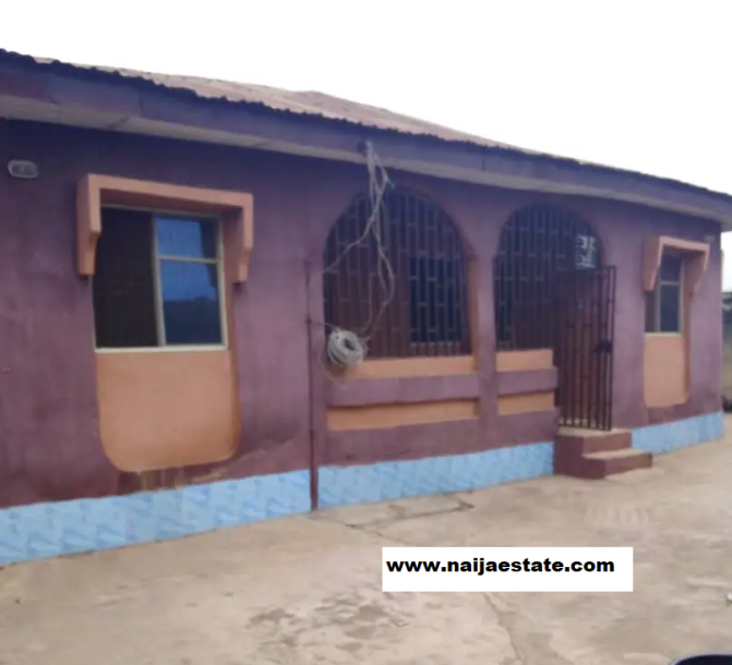 4bdrm Bungalow in Wakajaye, Alakia for Sale-1