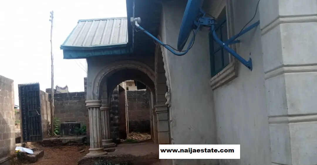 3bdrm Bungalow in Ibadan for Sale-3
